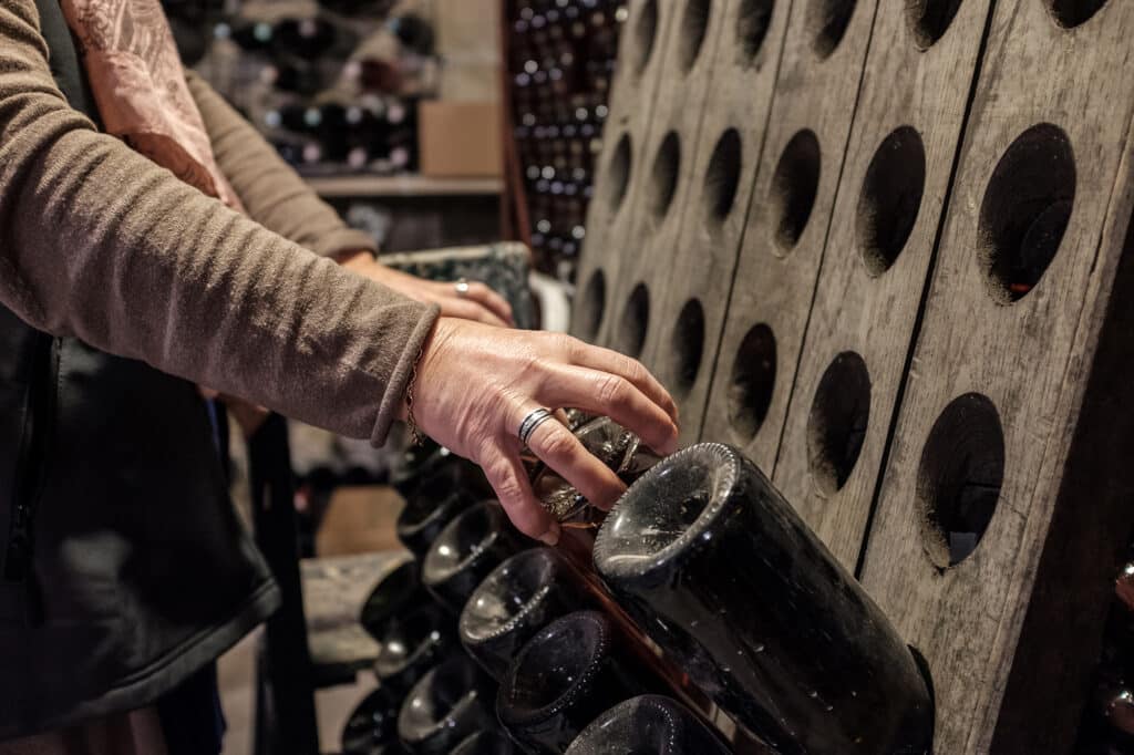 remuage des bouteilles de champagne - Epernay Tourisme