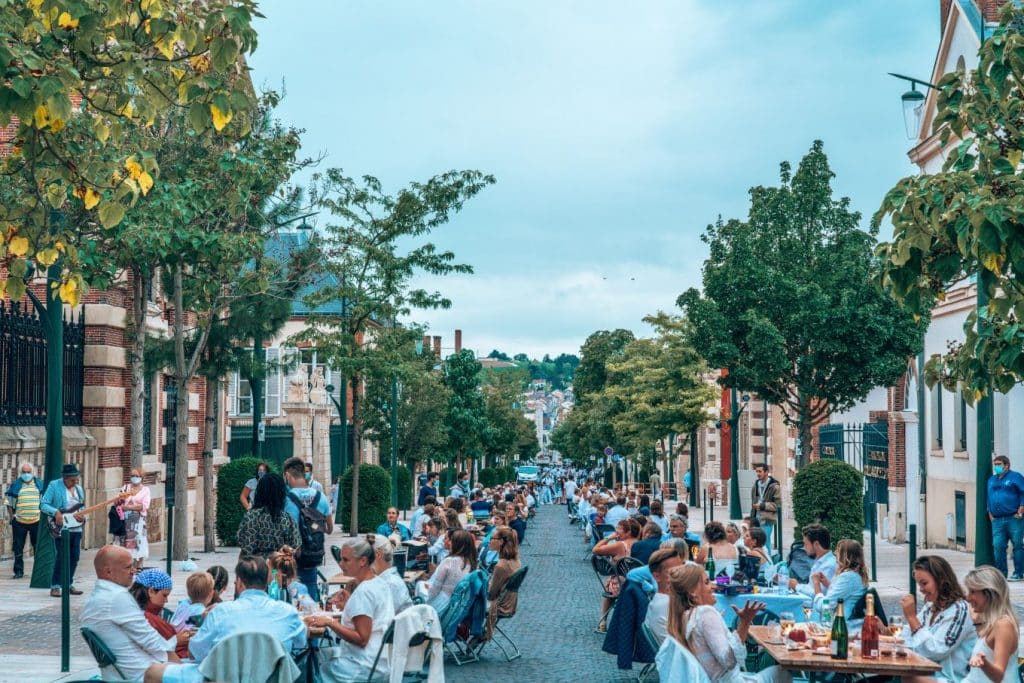 Avenue de Champagne - soirée blanche epernay ©Les Droners
