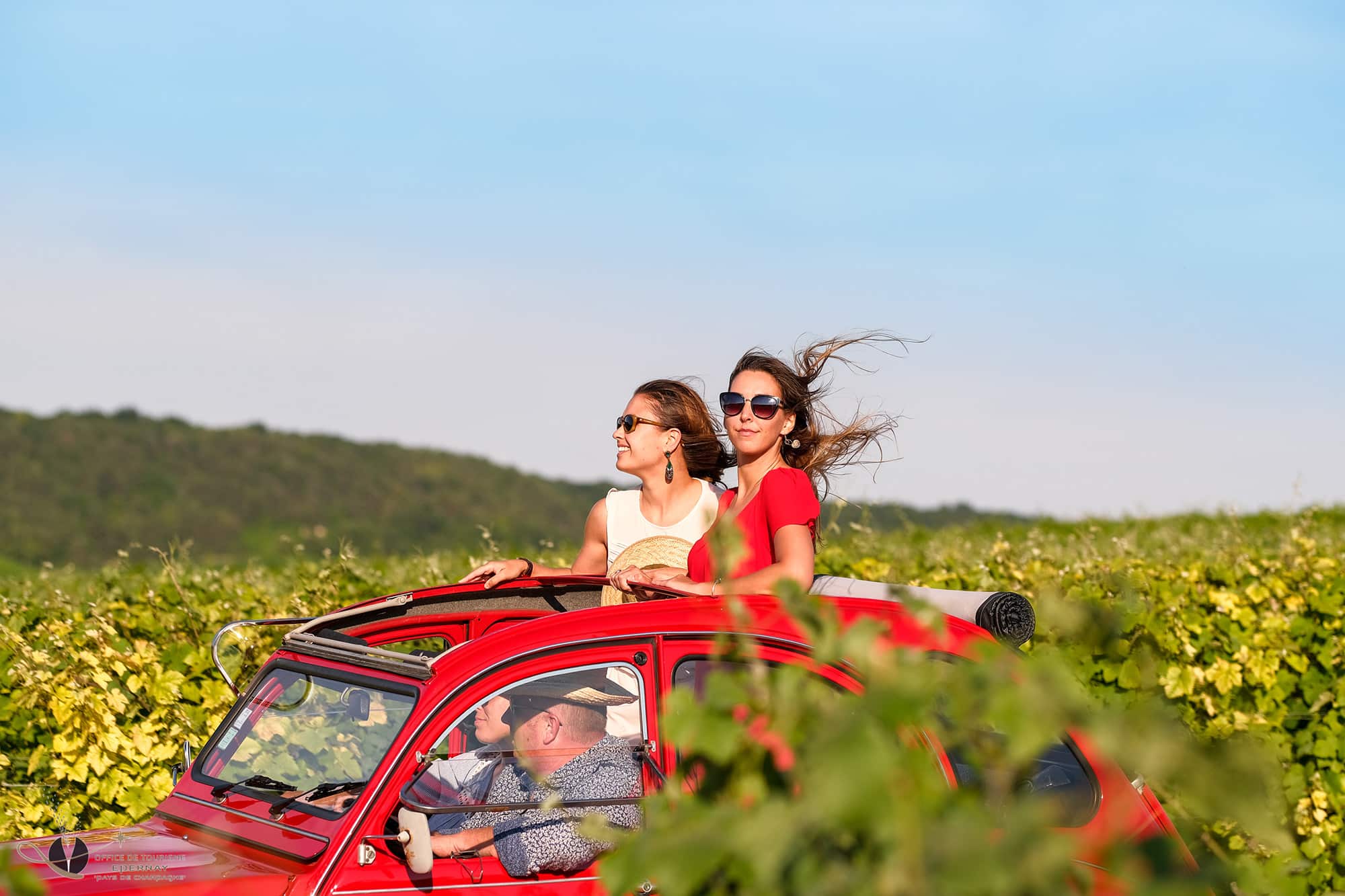 voiture vintage dans le vignoble champenois