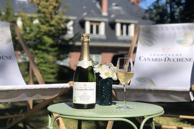 LE STYLE CANARD-DUCHÊNE PAR EXCELLENCE : LA FRAÎCHEUR ET L’INTENSITÉ ALLIENT NOBLESSE ET NATURE.